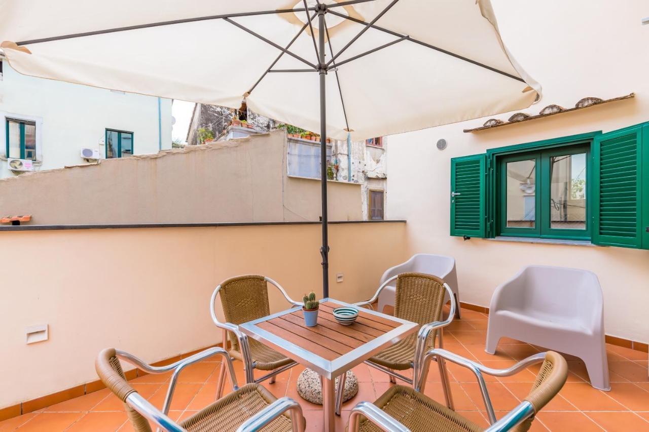 Starhost - Terazza Barbuti Lägenhet Salerno Exteriör bild